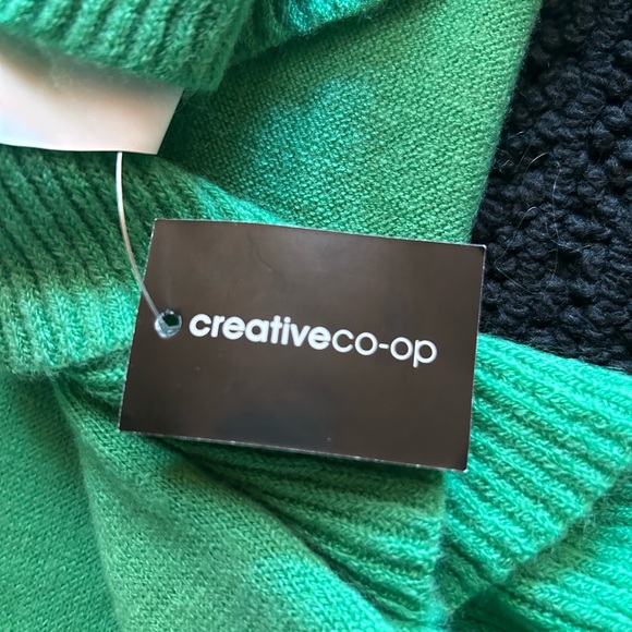 Green Ruffled Wrap - Picture 4 of 4